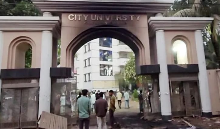 সিটি ইউনিভার্সিটিতে আটক ড্যাফোডিলের ১১ শিক্ষার্থীকে হস্তান্তর