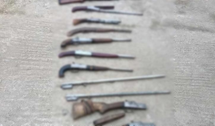 রাউজানে র‌্যাবের অভিযানে অস্ত্র উদ্ধার, আটক ২