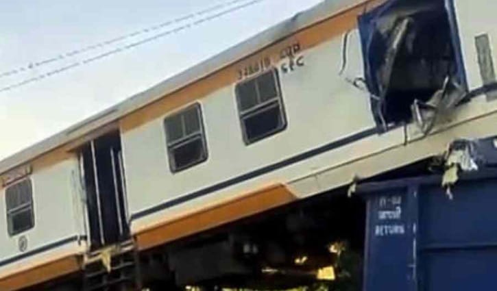 ভারতে যাত্রীবাহী ট্রেনের সঙ্গে মালগাড়ির সংঘর্ষে নিহত ৮