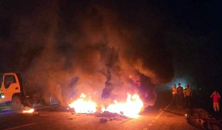 মহাসড়কে আগুন জ্বালিয়ে নাটোরে রাজন সমর্থকদের প্রতিবাদ