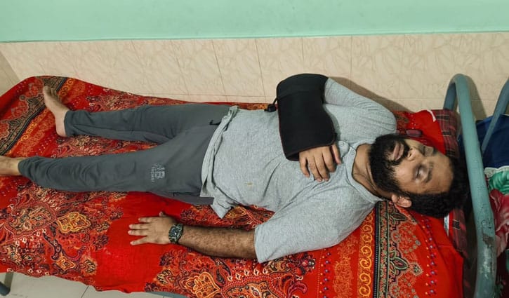 এক চিকিৎসককে মারধরের অভিযোগ আরেক জনের বিরুদ্ধে