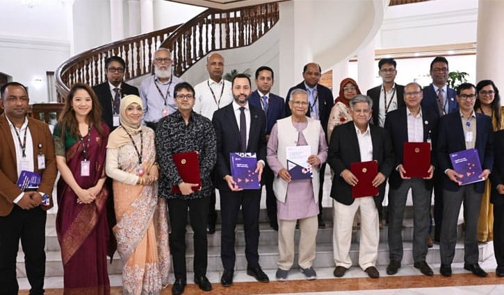 শ্রমজীবী মানুষের অধিকার আদায়ে স্মরণীয় দিন আজ: প্রধান উপদেষ্টা