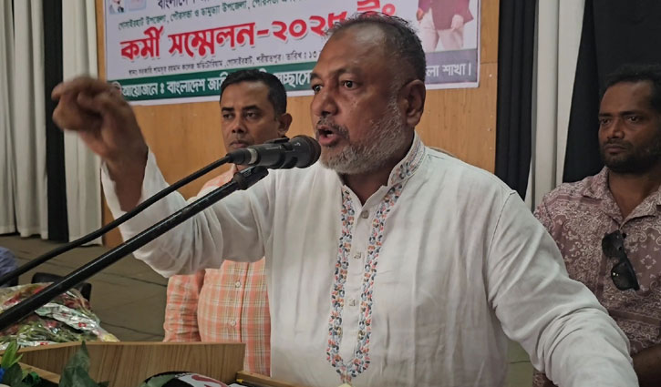 ‘চাঁদাবাজির জন্য বহিষ্কার করেছি, একটি দল তাকে ফুল দিয়ে বরণ করেছে’