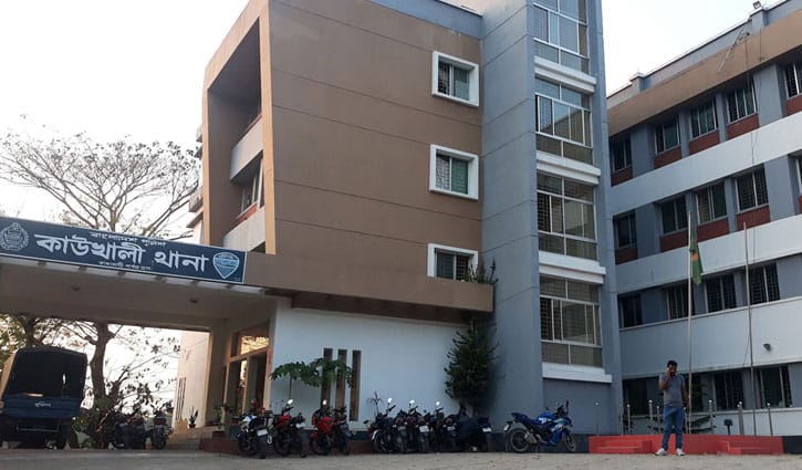 কাভার্ডভ্যানের চাপায় যুবক নিহত, স্ত্রী ও দুই সন্তান আহত