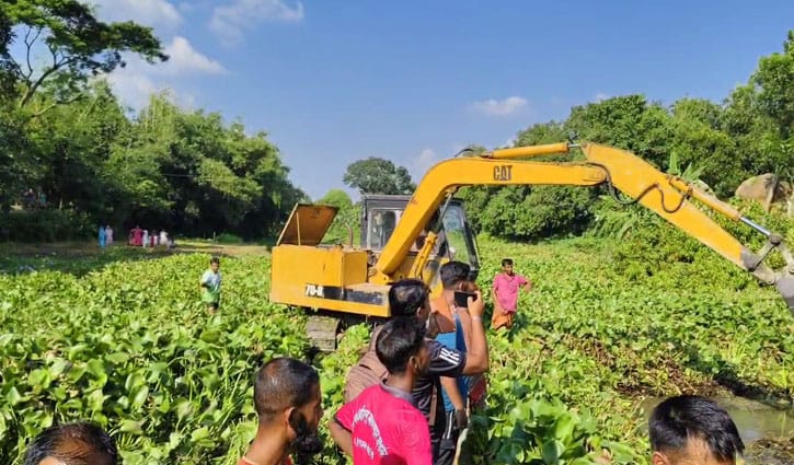 কচুরিপানা পরিষ্কারে নেমে পানিতে ডুবে দুই নারীর মৃত্যু