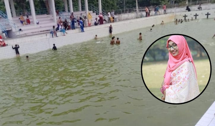কুষ্টিয়ায় রাবি ছাত্রীর দাফন, কাঁদছেন স্বজন-সহপাঠীরা