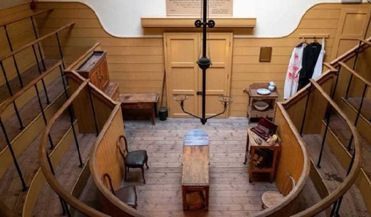 অপারেশন রুমকে কেন ‘অপারেশন থিয়েটার’ বলা হয়