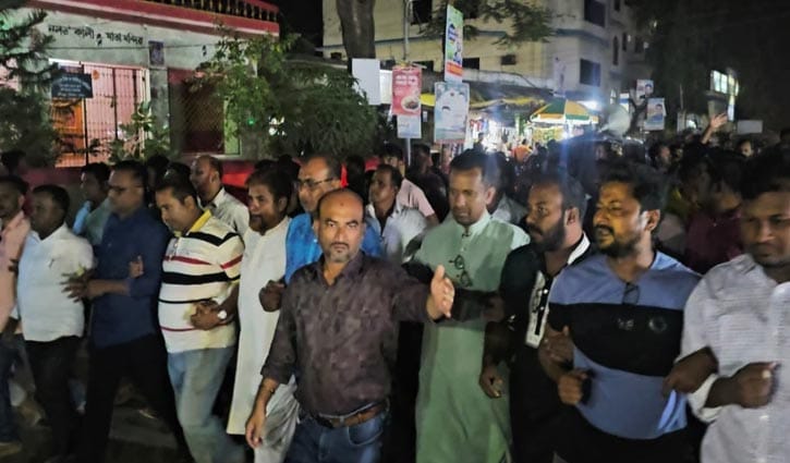 সাতক্ষীরা-৩ আসনে মনোনয়নবঞ্চিত বিএনপি নেতার সমর্থকদের বিক্ষোভ