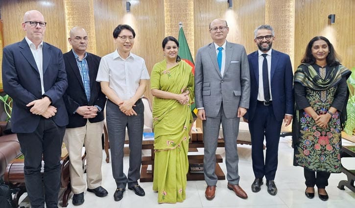 পরিবেশ উপদেষ্টার সঙ্গে এডিবির উচ্চপর্যায়ের প্রতিনিধিদলের বৈঠক