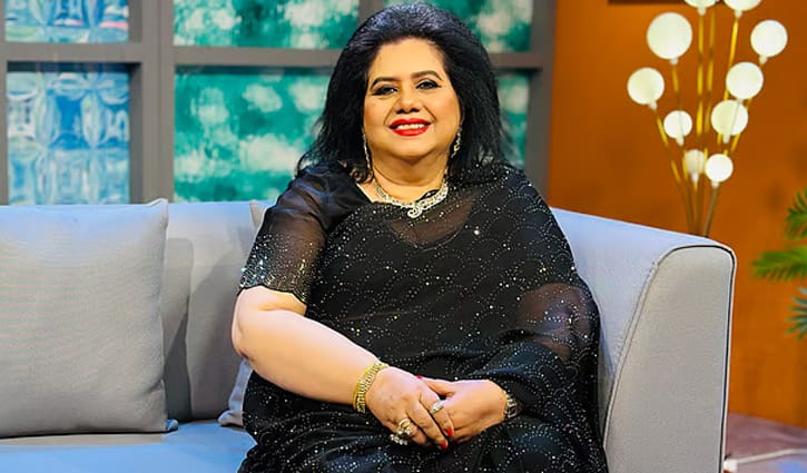 স্টেজ শোয়ের ৭ দিন আগে রুনা লায়লা কথা বলা বন্ধ করেন কেন?