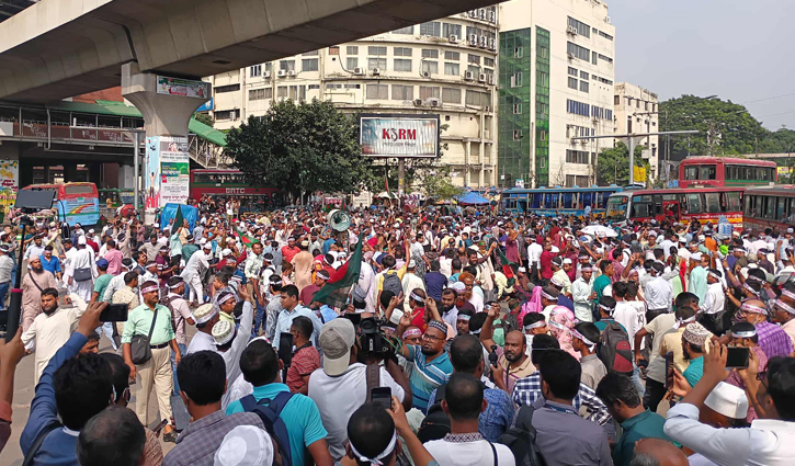 শাহবাগ মোড়ে ব্লকেড, যান চলাচল বন্ধ