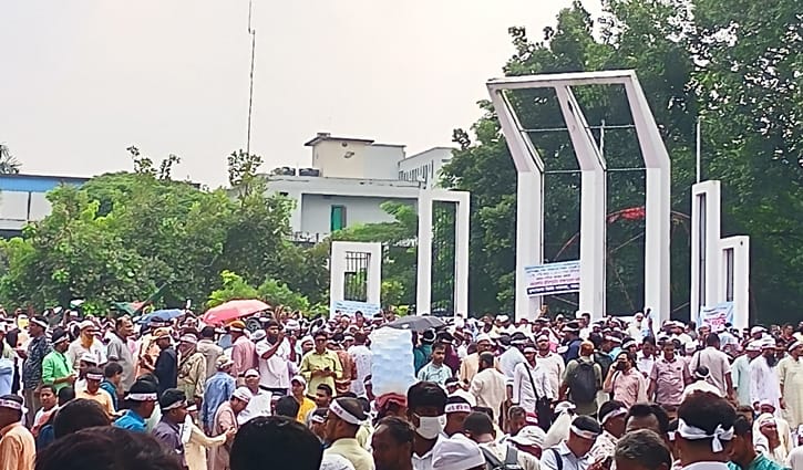 তৃতীয় দিনের মতো শহীদ মিনারে এমপিও শিক্ষকরা