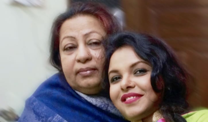 ‘শিরদাঁড়া শক্ত করে বেঁচে থাকা, সাহস, শক্তি সবকিছুই ছিলেন আমার মা’