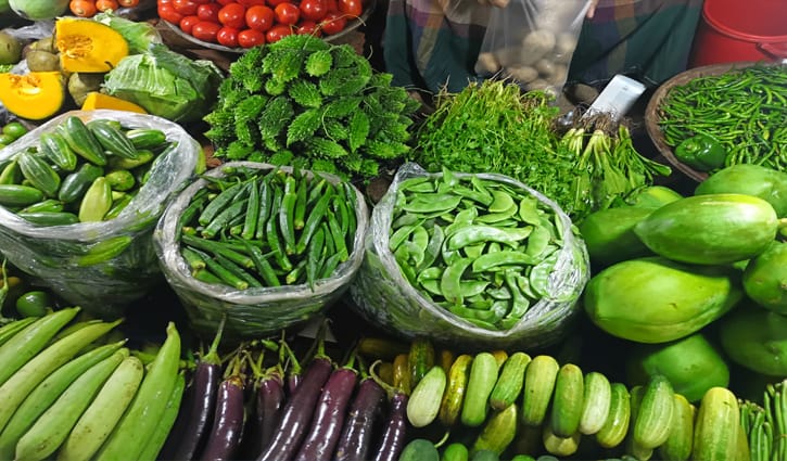 কমেছে সবজি, ডিম ও মুরগির দাম