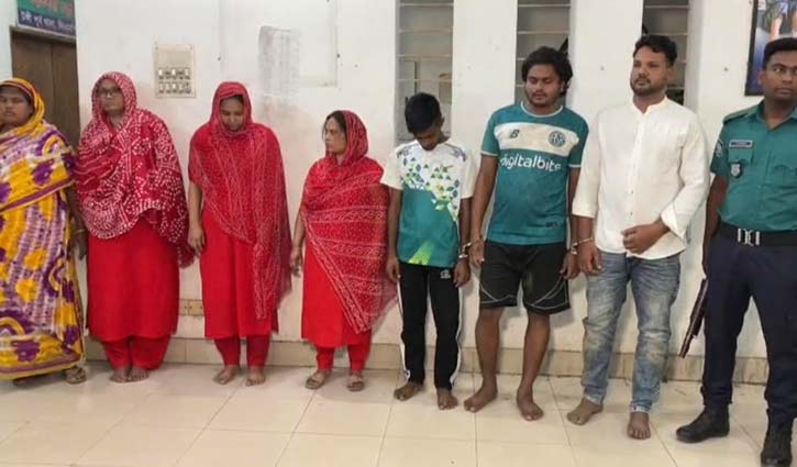 মাদকবিরোধী অভিযানে পুলিশের উপর হামলা, সাউন্ড গ্রেনেড বিস্ফোরণ 