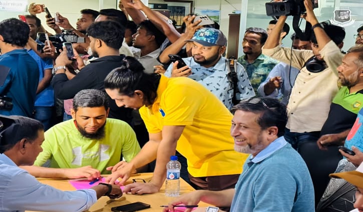 মাহমুদউল্লাহ প্রাইম ব্যাংকে, মোস্তাফিজুরের দলবদল অনিশ্চিত!