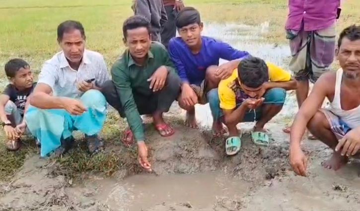 মাটির নিচ থেকে আসছে শব্দ, উদ্বিগ্ন এলাকাবাসী