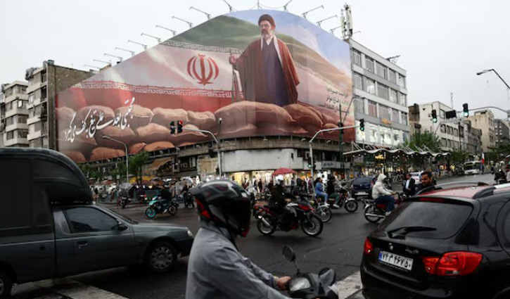 সর্বোচ্চ নেতার ভূমিকাকে দুর্বল করে দিয়েছে ইরানের বিপ্লবী বাহিনী