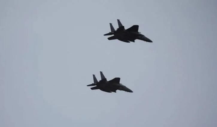 পাইলটদের ছবি তোলার কারণে দুই যুদ্ধবিমানের সংঘর্ষ