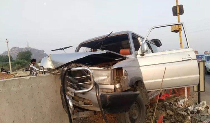 ভয়াবহ দুর্ঘটনার কবলে প্রভাসের শুটিং টিম