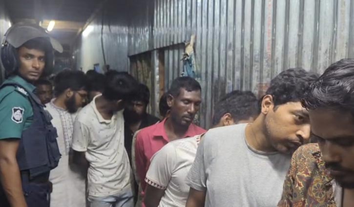 টঙ্গীর বস্তিতে অভিযান, মাদক সেবনরত ৩০ জন আটক