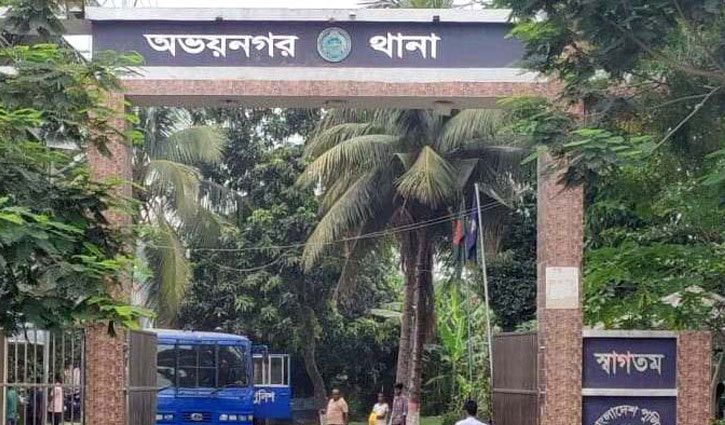 অভয়নগরে ব্যবসায়ীকে কুপিয়ে হত্যা