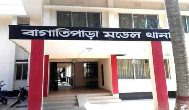 নাতির ছোড়া হাঁসুয়ায় প্রাণ গেল দাদির