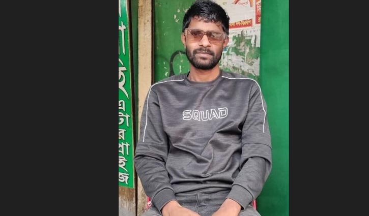 বৃষ্টির মধ্যে বৈদ্যুতিক খুঁটি স্পর্শ, প্রাণ গেল যুবকের