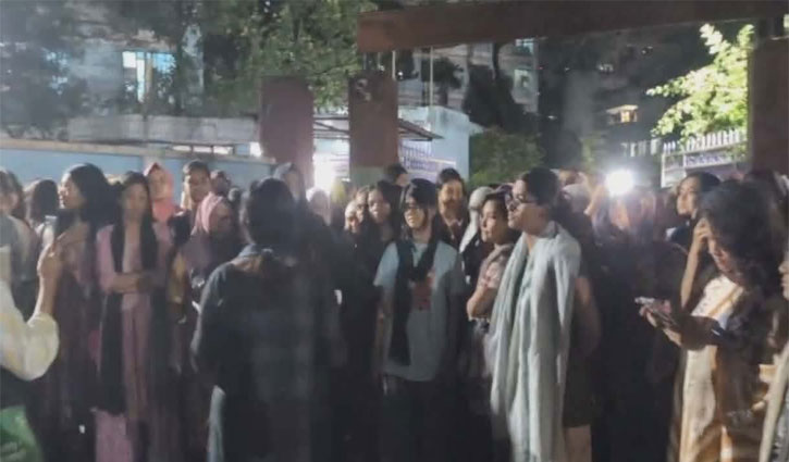 দূষিত পানিতে অসুস্থতা, ঢাবির ছাত্রী হলে বিক্ষোভ