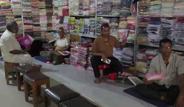 গোপালগঞ্জে গরমে-লোডশেডিংয়ে জনজীবন অতিষ্ঠ