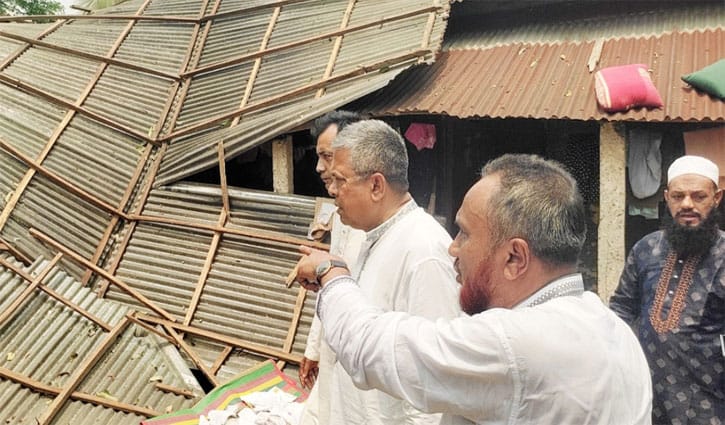 গাজীপুরে কালবৈশাখীর তাণ্ডব: ৩০০ হেক্টর বোরো ধান নষ্ট, ঘরহারা অন্তত ৪০ পরিবার
