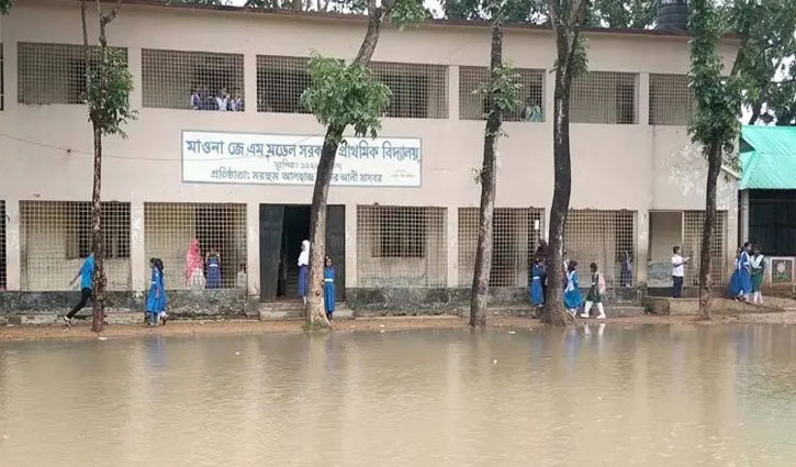 গাজীপুরে প্রতিদিন পানির সঙ্গে লড়াই শিশুদের