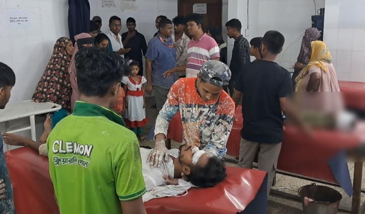 গোপালগঞ্জে ইজিবাইকে ধাক্কা দিল বাস, শিশু নিহত