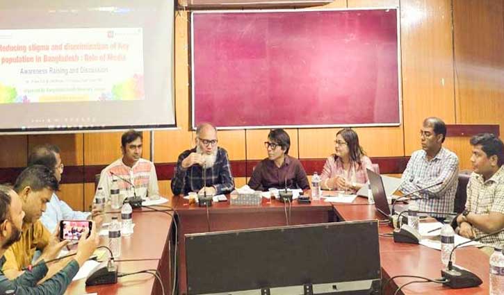 এইডসে মৃত্যু বাড়ছে, ৪১ জেলায় নেই পরীক্ষার সুযোগ