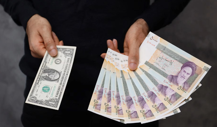 মার্কিন অবরোধে ও নিষেধাজ্ঞার প্রভাবে ইরানি মুদ্রার রেকর্ড পতন