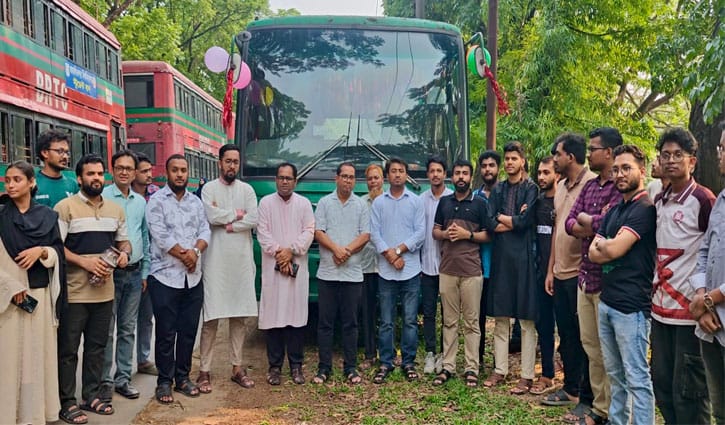 জাকসুর উদ্যোগে দেড় বছর পর ফের চন্দ্রা রুটে বাস চালু