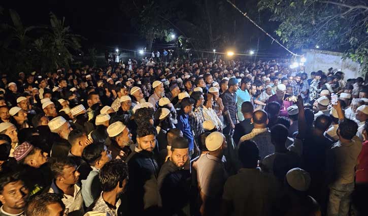 ফেনীতে পাশাপাশি কবরে বাবা-ছেলের দাফন 