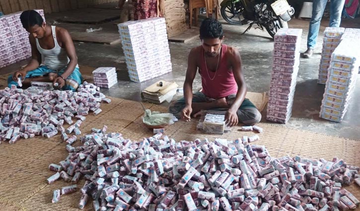 নীরব কষ্টের একই বৃত্তে আটকে আছে জীবন