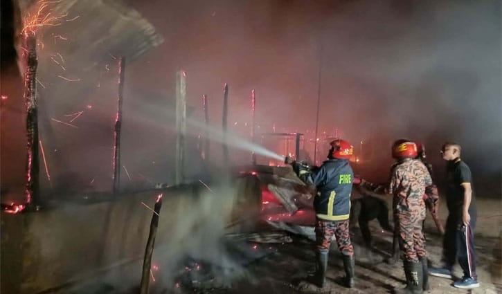 খাগড়াছড়ির রামগড়ে স্কুল ভবন পুড়ে ছাই, ক্ষতি প্রায় ২০ লাখ