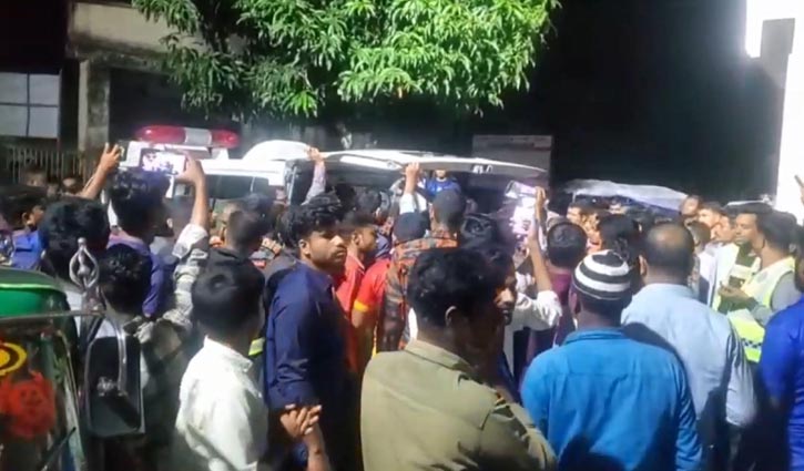 কুড়িগ্রামে বাস-মাইক্রোবাস সংঘর্ষে নিহত ৩