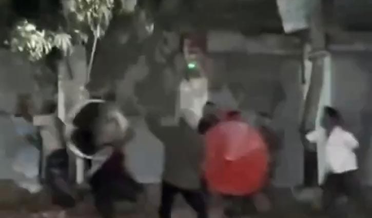 মাদারীপুরে আধিপত্য নিয়ে সংঘর্ষ, হাতবোমা-ককটেল বিস্ফোরণ