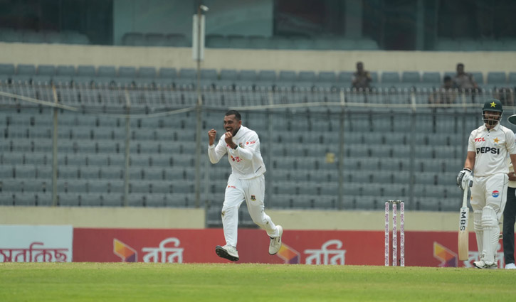 রান আটকে, আত্মবিশ্বাস ফিরিয়ে, ঘাম ঝরিয়ে মিরাজের ফাইফার