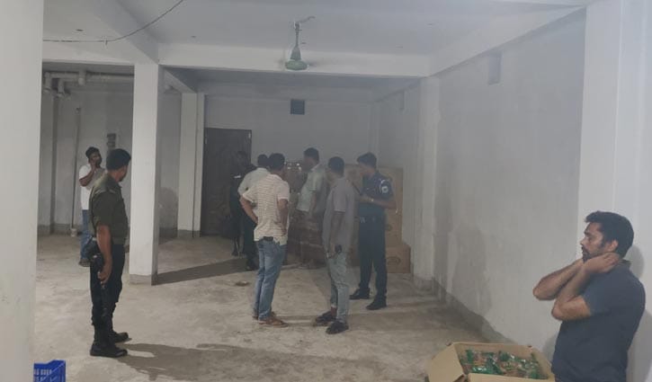 অস্বাস্থ্যকর পরিবেশে স্কুল ফিডিংয়ের খাবার মজুত, জরিমানা 