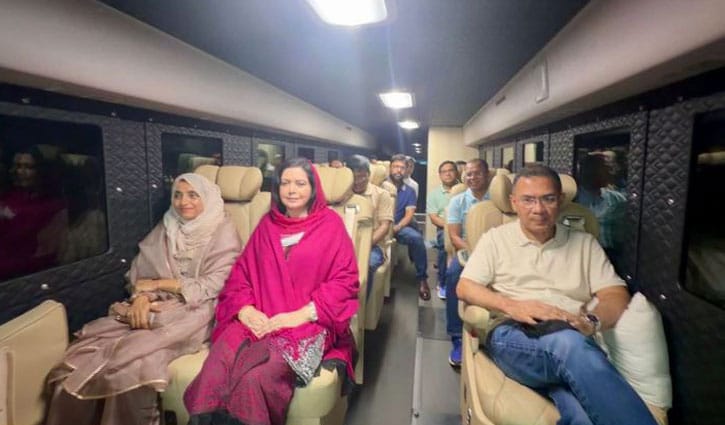 বগুড়ার পথে প্রধানমন্ত্রী