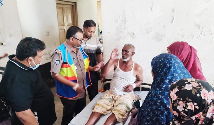 নৌ পুলিশের ওপর সন্ত্রাসীদের হামলা, গুলিতে আহত ৬