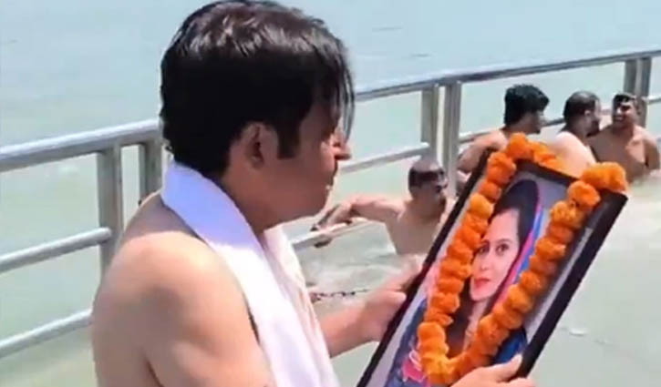 স্ত্রী রিলস বানায়, ক্ষোভে জীবিত স্ত্রীর ‘পিণ্ডদান’ করলেন স্বামী