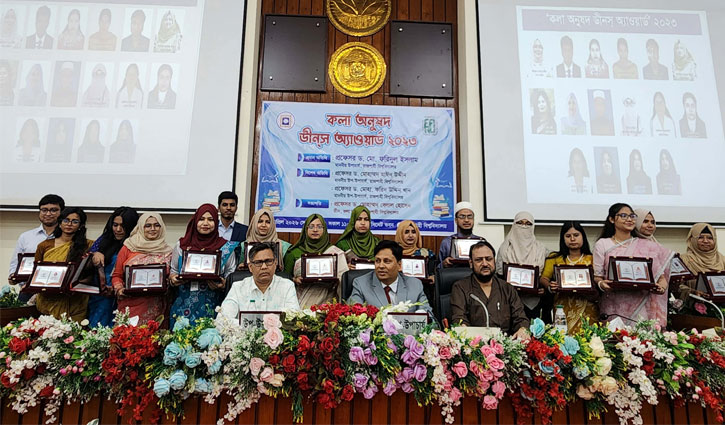 রাবিতে ডিনস্ অ্যাওয়ার্ড পেলেন কলা অনুষদের ১৬ শিক্ষার্থী