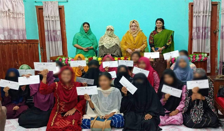 রাবির মন্নুজান হলে ২২ শিক্ষার্থী পেলেন আর্থিক সহায়তা