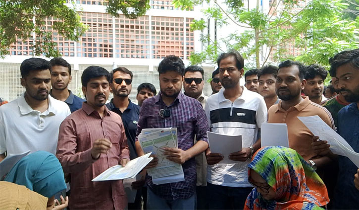 জুলাই সনদ নিয়ে রাবি ছাত্রদলের সচেতনতামূলক লিফলেট বিতরণ