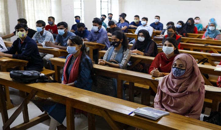 সাংবাদিকতায় পড়াশোনা: পেশায় অনীহা ৯০% শিক্ষার্থীর, কেন এই অনাগ্রহ